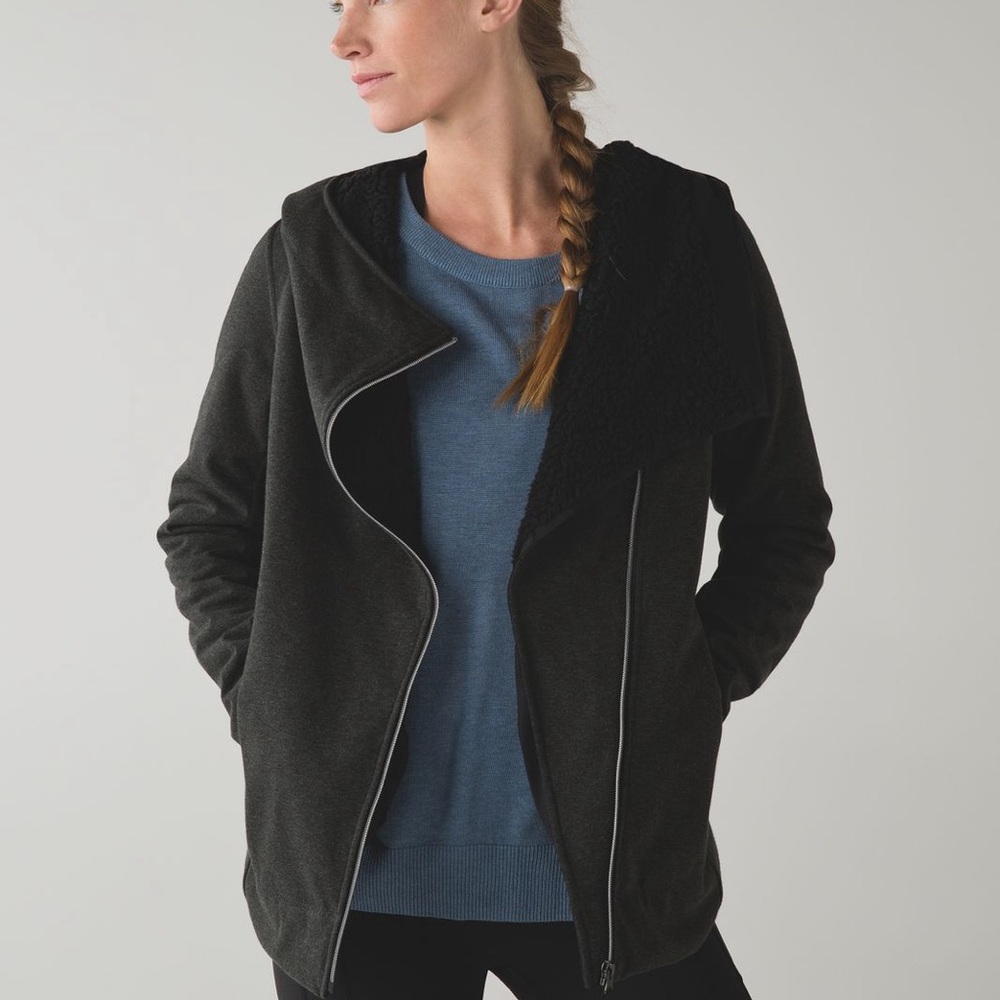 Lululemon Cozy Up Buttercup Jacket Heathered Black
Size 8